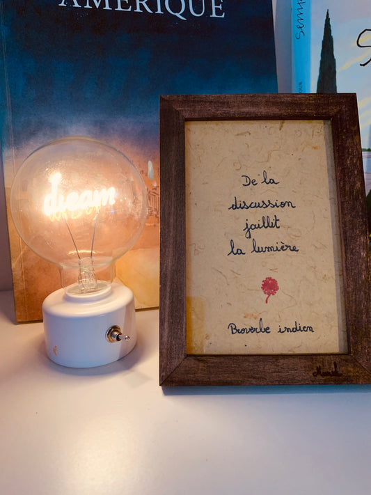 Cadre en bois : " De la discussion jaillit la lumière "