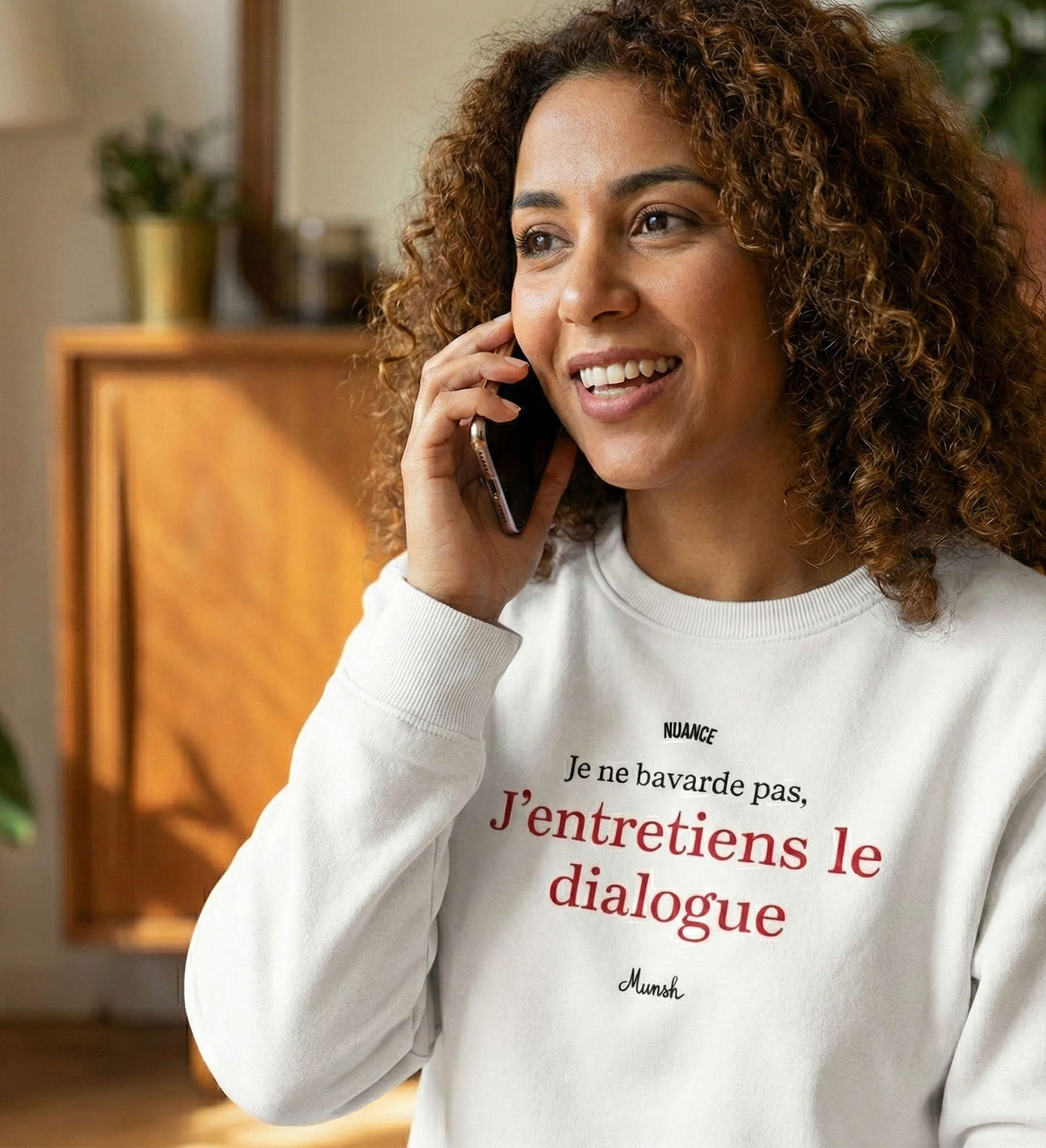 Sweat Premium Femme : "Je ne bavarde pas, j'entretiens le dialogue"