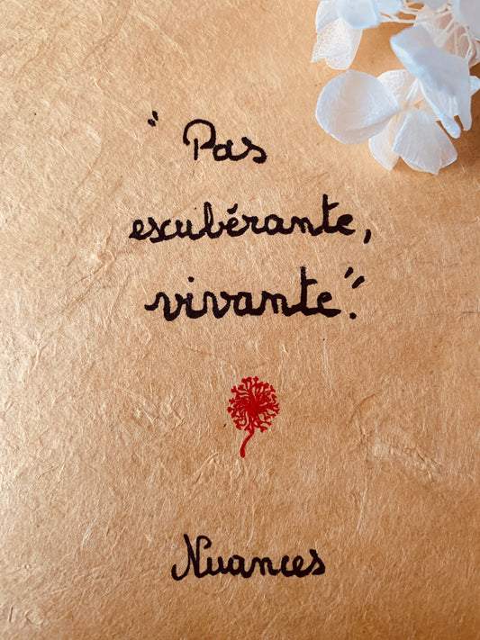 Cadre en bois : "Pas exubérante, vivante"