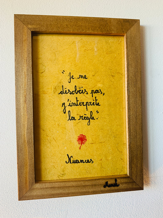 Cadre en bois : "Je ne désobéis pas, j'interprète la règle"