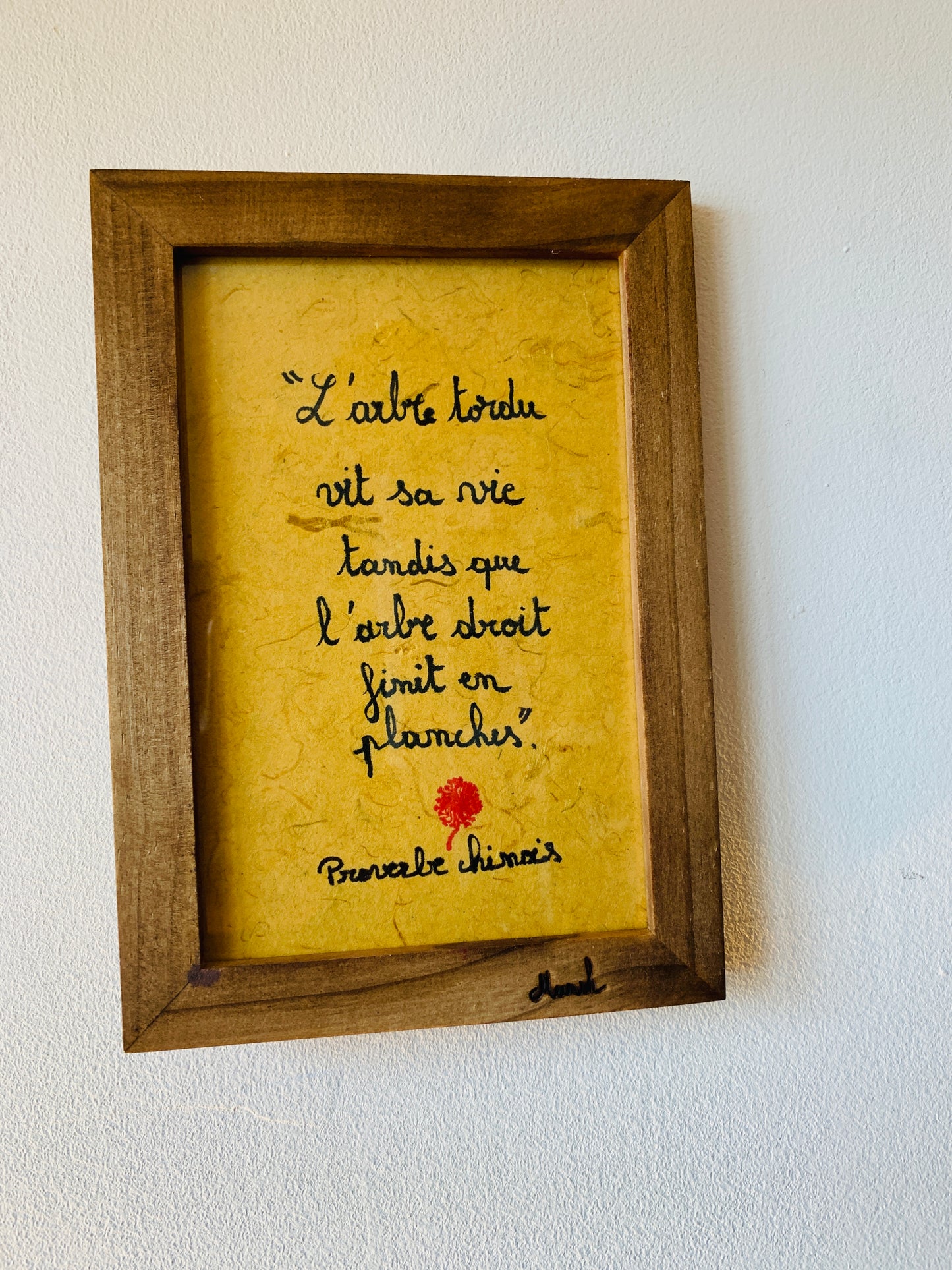 Cadre en bois : " L'arbre tordu vit sa vie tandis que l'arbre droit finit sa vie en planches "