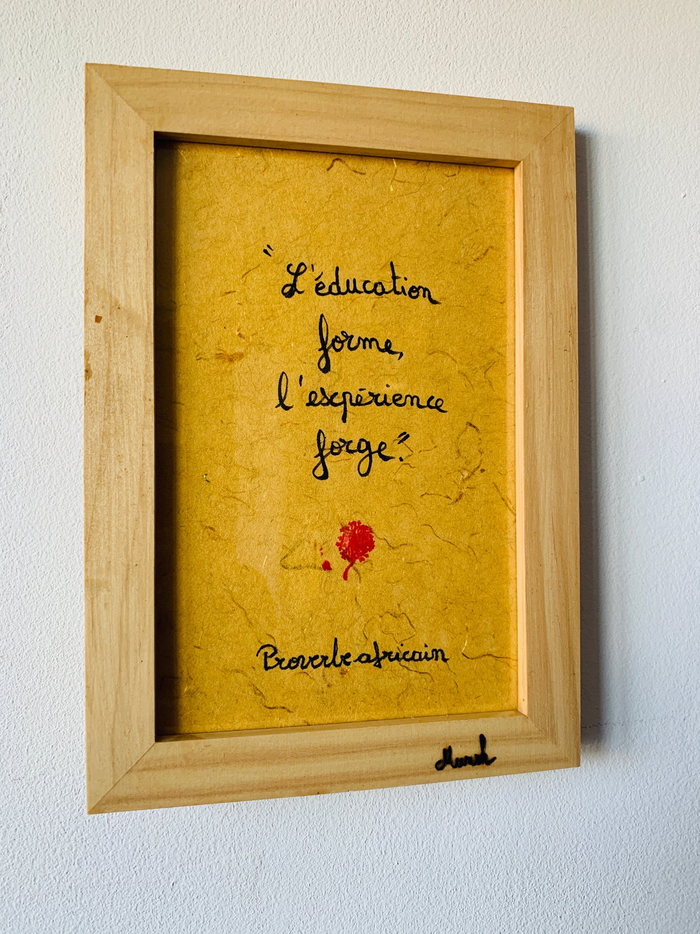 Cadre en bois : L'éducation forme, l'expérience forge"